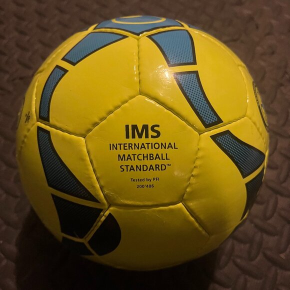 Uhlsport Medusa Anteo Low Bounce High Abrasion Resistance Futsal Ball size 4 IMS - Picture 7 of 7